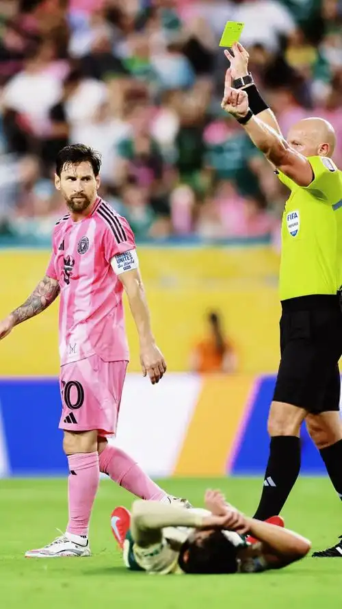 从梅西犯规争议看体育判罚：VAR“一帧定红牌”合理吗？
